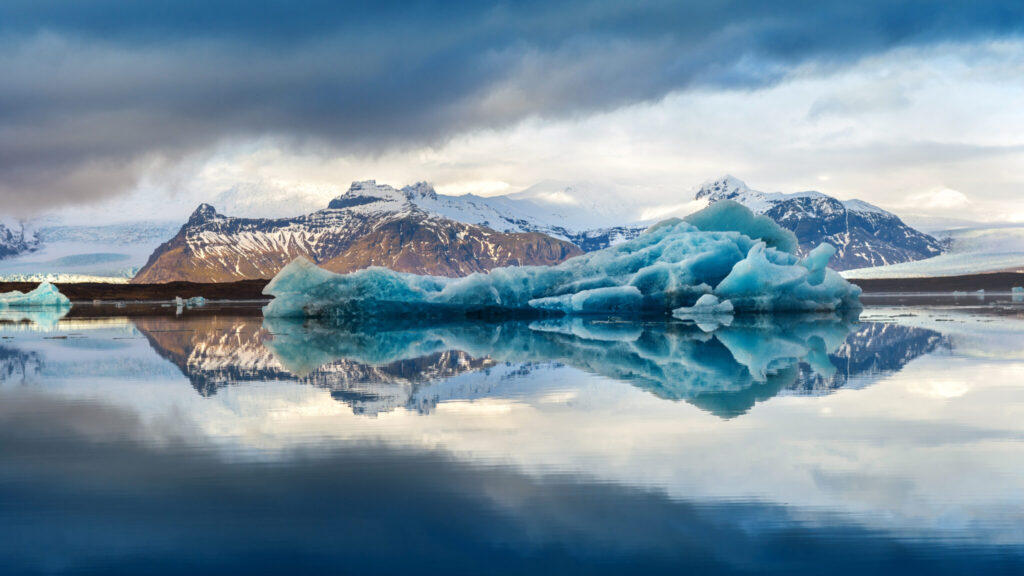 ice bergs jokulsarlon glacial lake iceland 2048x1152 1